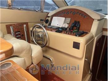 Ferretti 460
