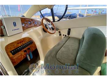 AZIMUT 42 FLY