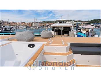 Fountaine Pajot Power 67