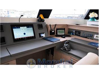 Fountaine Pajot Power 67