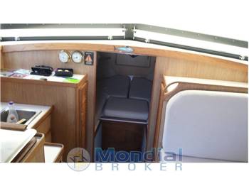 Bertram 28 fly