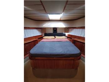 Ferretti 680