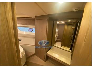 Ferretti 550