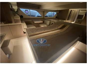 Ferretti 550