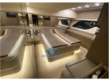 Ferretti 550
