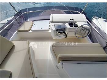 Ferretti 460