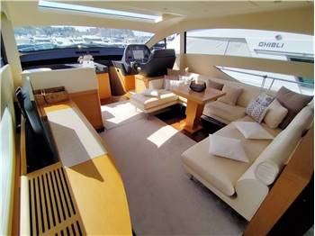 Pershing 64