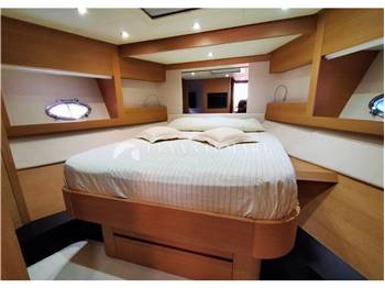 Pershing 64