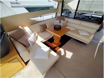 Pershing 64