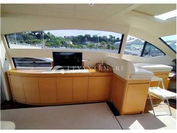 Pershing 64