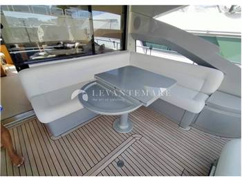 Pershing 64