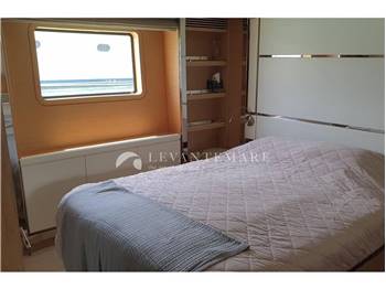 Benetti Delfino 93