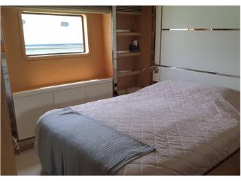 Benetti Delfino 93