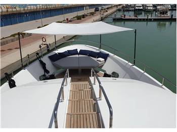 Benetti Delfino 93