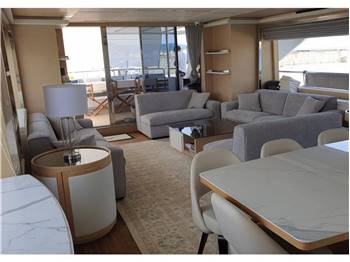 Benetti Delfino 93