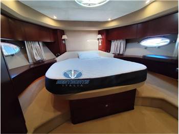 Princess Yachts v 65