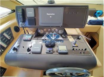 Ferretti 460