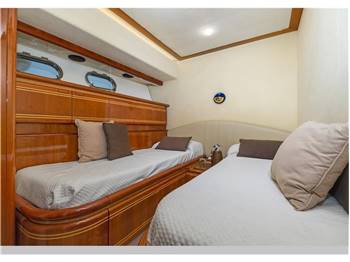 Ferretti Ferretti 810