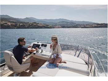 Prestige 420 Flybridge Line