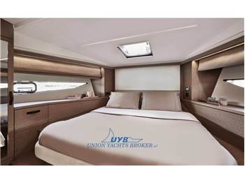 Prestige 420 Flybridge Line
