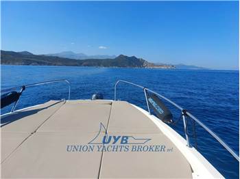 Quicksilver Activ 675 Sundeck