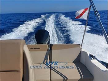 Quicksilver Activ 675 Sundeck