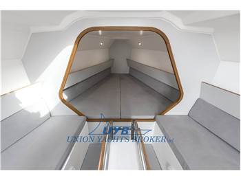 Italia Yachts Italia 9.98