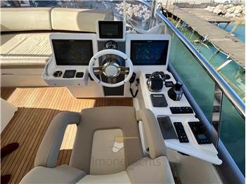 Azimut Magellano 66