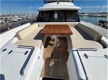 Azimut Magellano 66