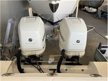 Boston Whaler OUTRAGE 320