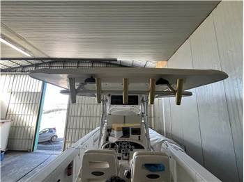Boston Whaler OUTRAGE 320