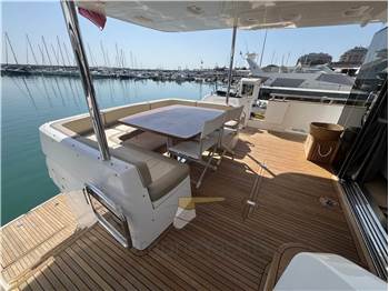 Azimut Magellano 66