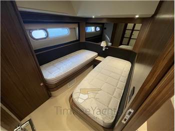Azimut Magellano 66
