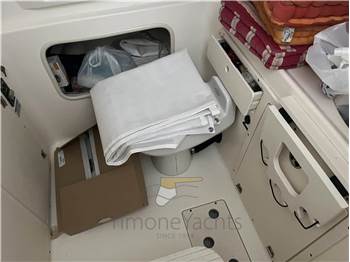 Boston Whaler OUTRAGE 320