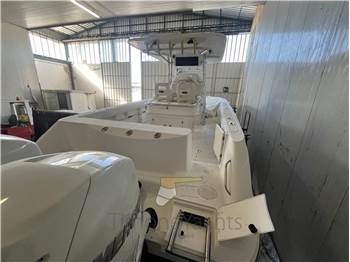 Boston Whaler OUTRAGE 320