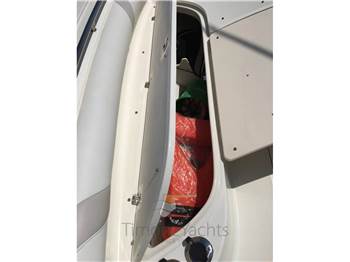 Boston Whaler OUTRAGE 320