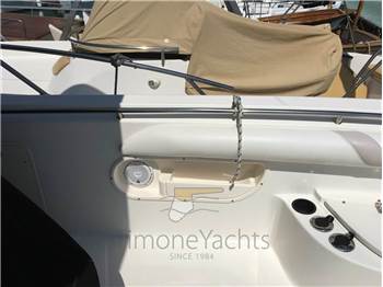Boston Whaler OUTRAGE 320