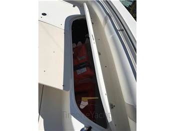 Boston Whaler OUTRAGE 320