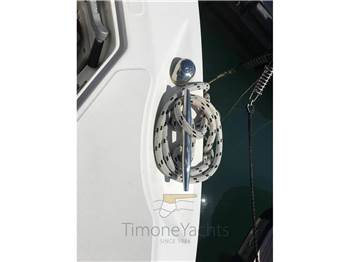 Boston Whaler OUTRAGE 320