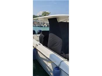 Boston Whaler OUTRAGE 320