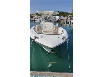 Boston Whaler OUTRAGE 320