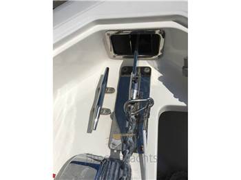 Boston Whaler OUTRAGE 320