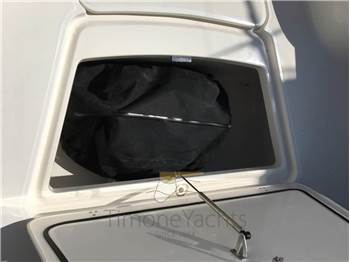 Boston Whaler OUTRAGE 320