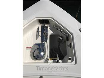 Boston Whaler OUTRAGE 320