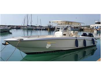 Boston Whaler OUTRAGE 320