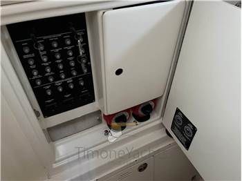 Boston Whaler OUTRAGE 320