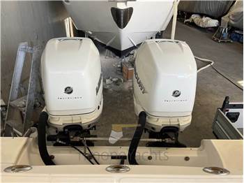 Boston Whaler OUTRAGE 320