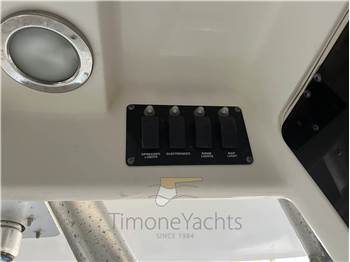 Boston Whaler OUTRAGE 320