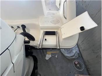 Boston Whaler OUTRAGE 320