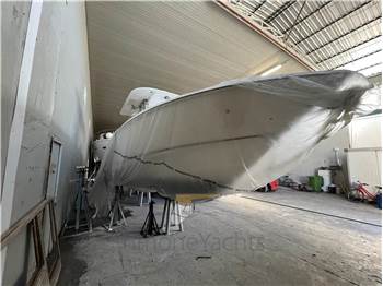 Boston Whaler OUTRAGE 320